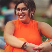 Laurenda in Filosofia e diplomata al liceo linguistico EsaBac si propone per inglese, francese, italiano, storia e filosofia